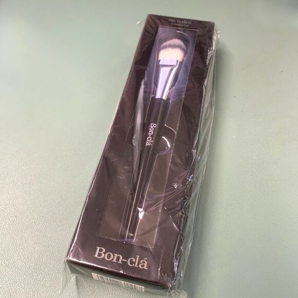 NEW in Box Flat & Round Foundation Brush Soft Bristles Makeup Tool - Picture 1 of 4
